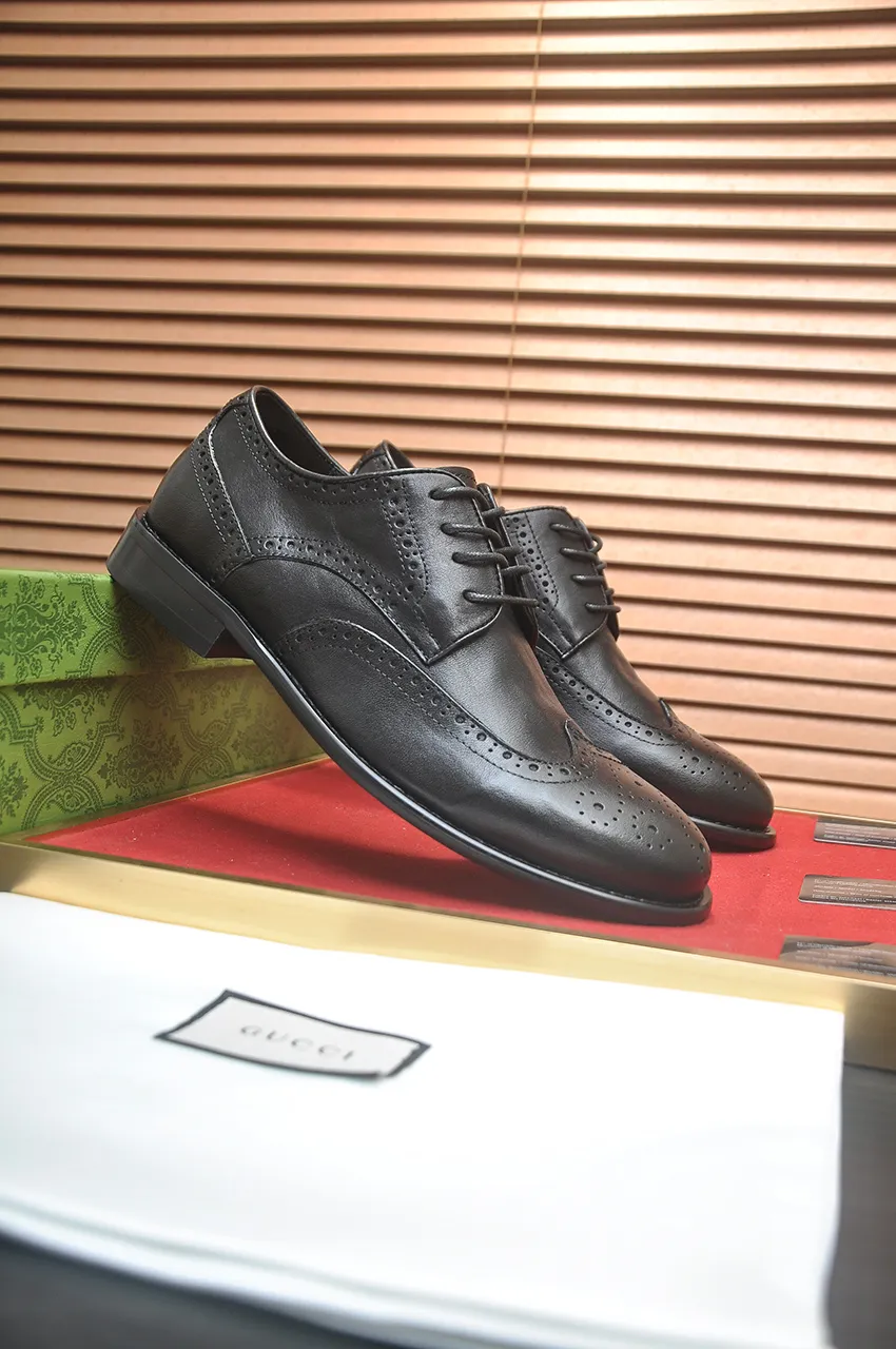 Men's shoes 💰580💶 Brand: GUCCI (Gucci) Standard code: Men's code 38/44 (45 can be customized) Grade: Same as the official website Original quality Material: Original cowhide Water-dyed cowhide lining Original rubber outsole Style category: Men's fashionable casual leather shoes Distinguished big-name luxury elements Top luxury Color: Actual picture